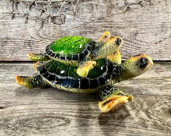 Cute Green Sea Turtle Mother and Baby Figurine - Perfect Gift for Beach Lovers, Turtle Fans, Home Decor