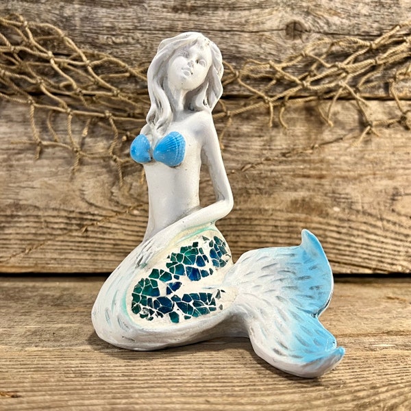 Mosaic Tail Mermaid Figurine: Beach-Inspired Wood-Look Plaster