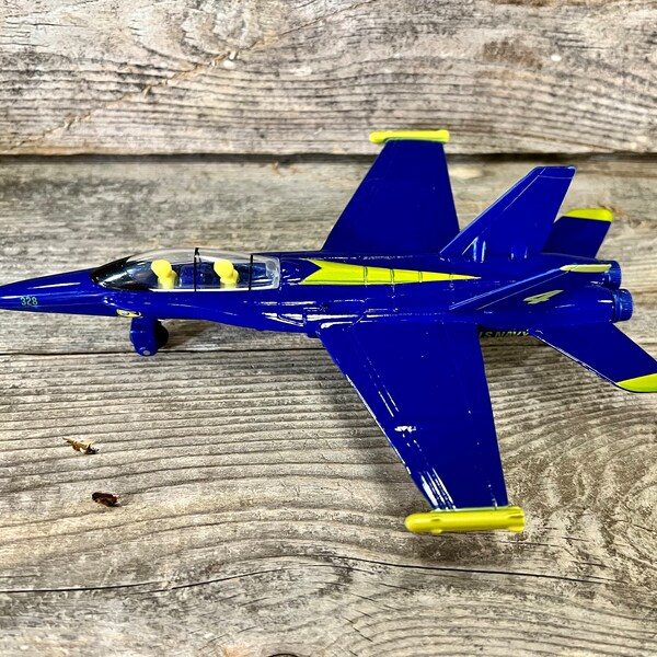 United States Navy Blue Angels F/A-18 Super Hornet Fighter Jet with Pull Back Action Model Plane Decor