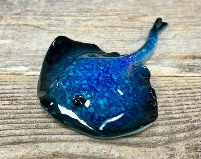 Miniature Blue Stingray Figurine Sea Life Decor Ocean Animal Sculpture Nautical Coastal Beach House Tabletop Gift Accent