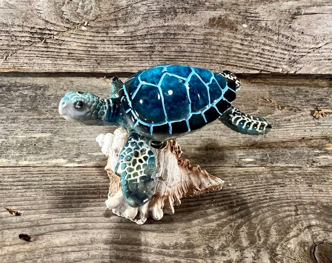 Polyresin Blue Sea Turtle On Seashell Base Spring Bobble Figurine