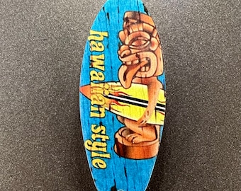 Retro Vintage-Look “Hawaiian Style” Tiki Totem Surfboard-Shaped Ceramic Refrigerator Magnet