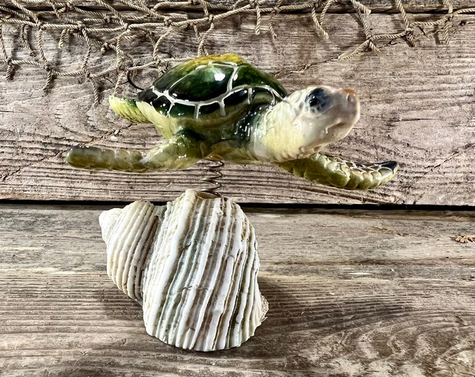 Polyresin Green Sea Turtle On Seashell Base Spring Bobble Figurine