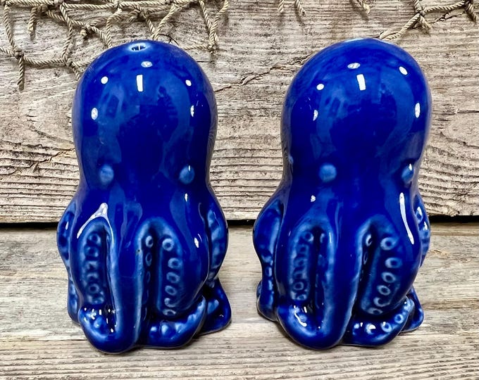 Deep Blue Octopus Salt and Pepper Shakers Ceramic Beach House Decor Gift for Octopus Lovers Coastal Kitchen Housewarming Dining Set