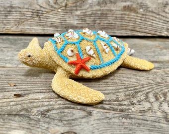 Resin Sea Turtle Figurine: Coastal Beach House Decor with Starfish