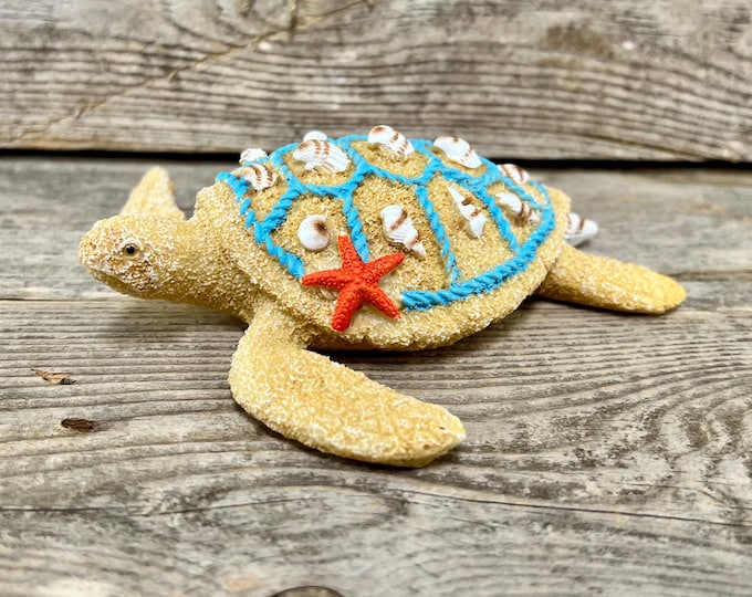 Resin Sea Turtle Figurine with Starfish Shells Sand Coastal Decor 5 Inch Blue Ocean Beach House Nautical Net Sea Life Shelf Accent