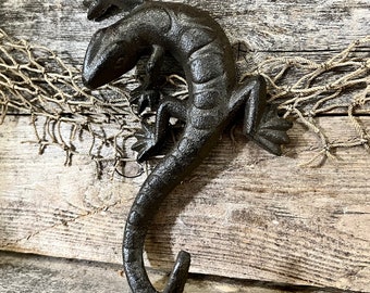 Cast Iron Rust-Brown Gecko Tail Wall Hook