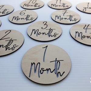 Personalised Wooden Baby Milestone Cards Round Newborn Baby Shower Gift Monthly