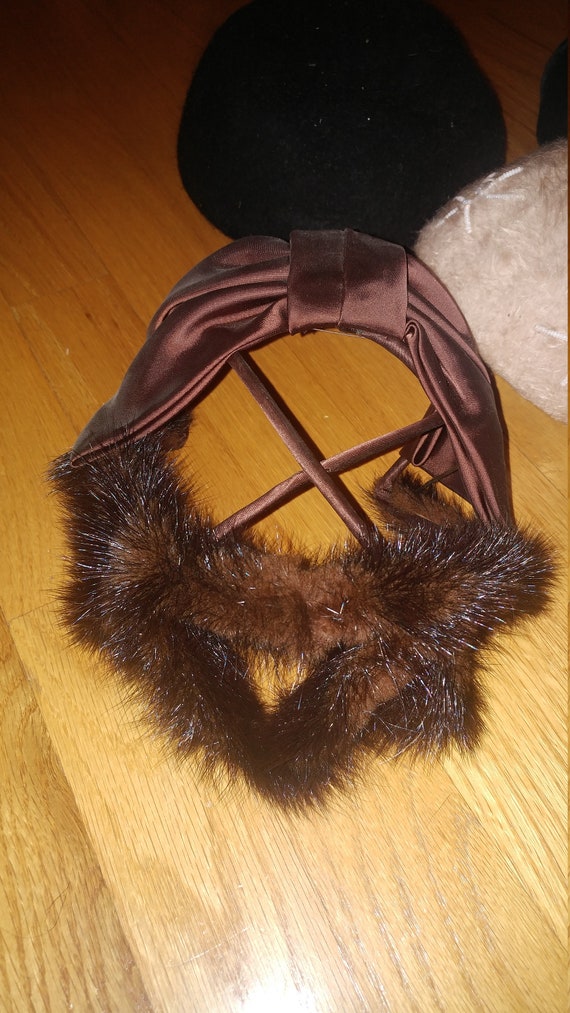 Lot of 11 VINTAGE hats and 1 FUR headband - image 6