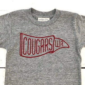 Camiseta unisex para bebés y niños con la bandera de los Cougars
