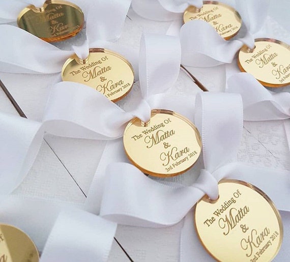 30Pcs Personalized Engraved Golden Mirror Acrylic Wedding Name Tag Bottle  Label Custom Party Baby Shower Boutique Box Decoration
