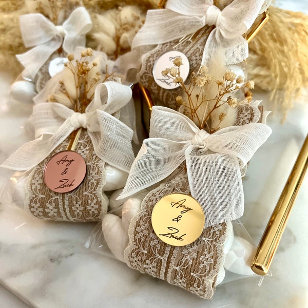 Bonbons aux amandes de mariage rustique dans un sac personnalisé, cadeaux de mariage bohème, cadeaux de mariage élégants, "retenez cette date", cadeaux dragées, bonbons de mariage