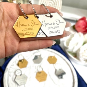 Llaveros con etiqueta de espejo hexagonal, regalo de boda personalizado, etiqueta con nombre para guardar la fecha, regalos de compromiso, ficha de recepción, llaveros de acrílico personalizados