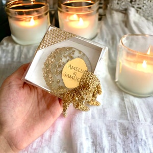 Epoxy Gold Wedding Gift, Resin Magnet for Guest 10 pcs, Custom Couple Save the Date Magnet, Luxury Wedding Gift, Engagement Favor