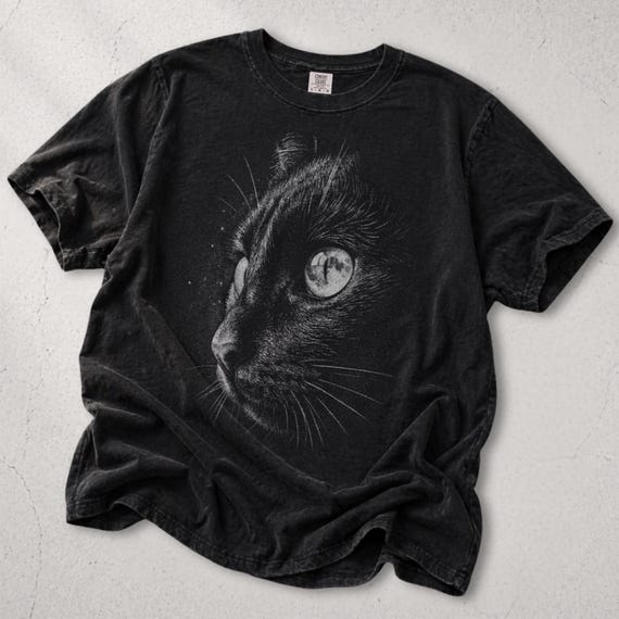 Black Cat Shirt, Moon Eye Cat Graphic Tee, Celestial Gothic Cat Shirt, Vintage Halftone Cat, Dark Academia Aesthetic, Cat Lover Gift