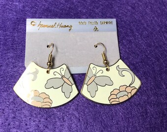 VINTAGE SAMUEL HUANG CLOISONNE EARRINGS WHITE /& LAVENDER ENAMEL GOLD FILLED POST