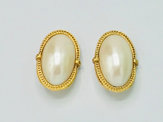 Large size of pearl and gold tone earrings. - image 4