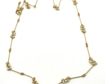 Gorgeous collectible gold tone chain with pearl necklace by Avon.