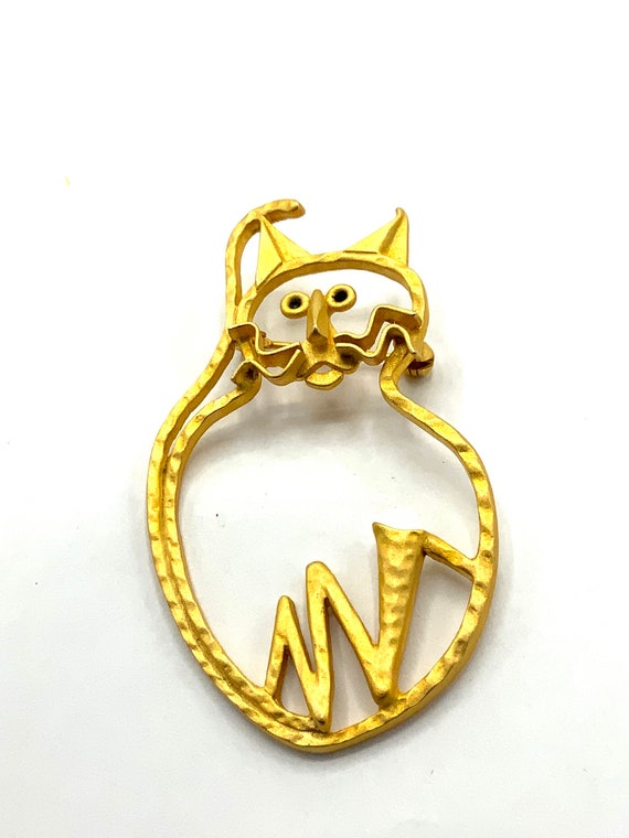 Gorgeous collectible Cat old gold tone  brooch by… - image 1