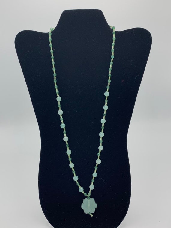 Vintage Jade necklace, beads with flower  shape p… - image 4