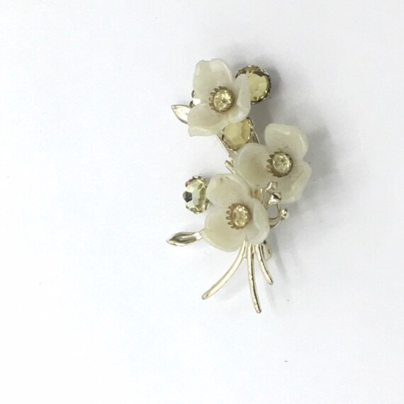 Vintage white flower brooch with rhinestone. - image 3