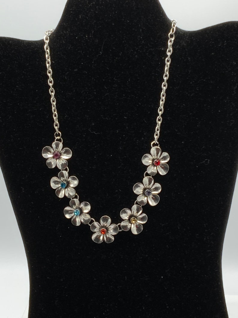 Gorgeous silver tone necklace with roses and rhinestone. image 4