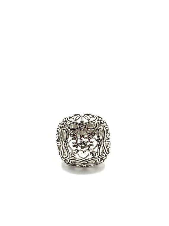 Gorgeous collectible carved ring by lia Sophia, silver tone.