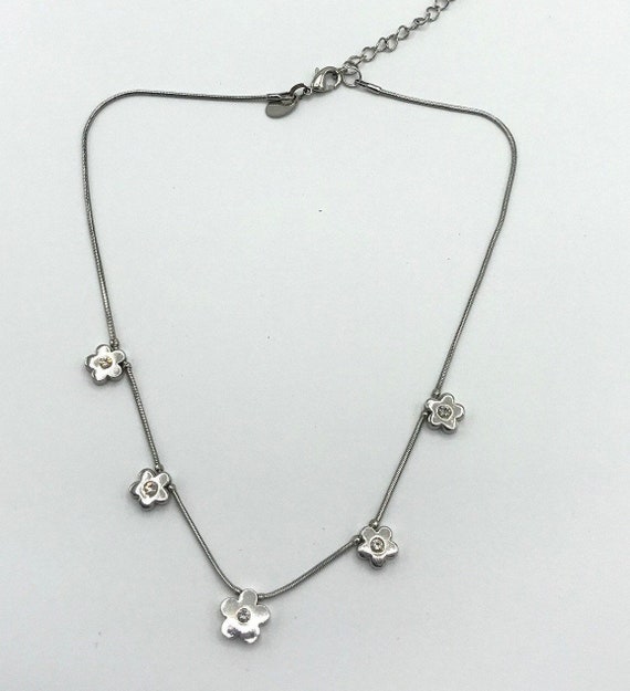 Lia sophia flower necklace deals