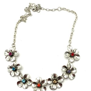 Gorgeous silver tone necklace with roses and rhinestone. image 5