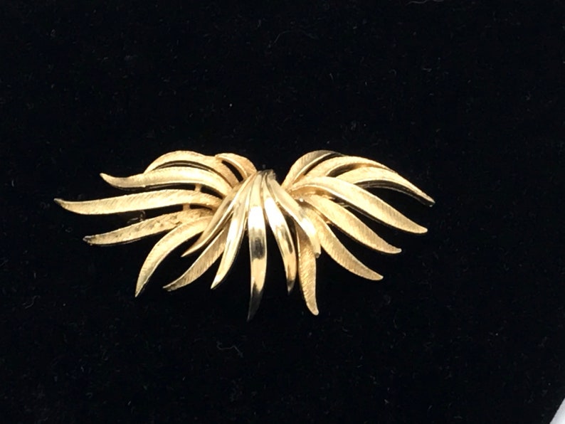 Vintage gold tone brooch by Coro image 3