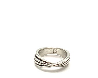 Gorgeous collectible silver tone band ring by Lia Sophia.