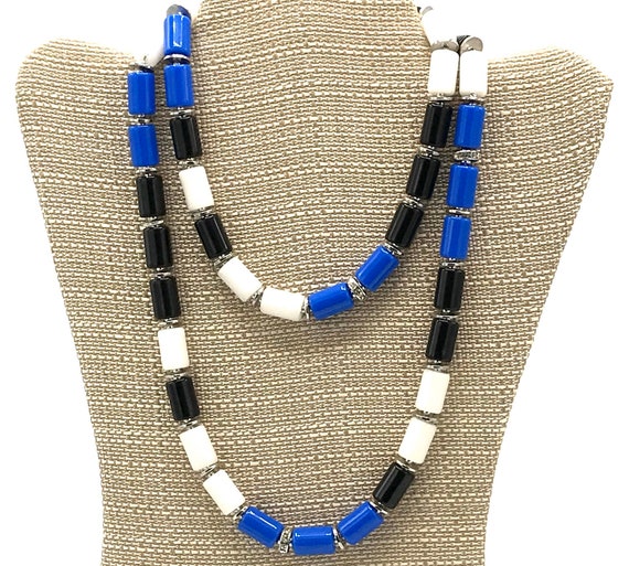 Vintage acrylic beads blue, white and black neckl… - image 2