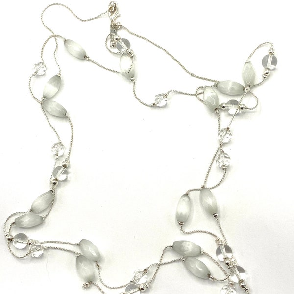 Gorgeous collectible white and clear beads necklace by Daisy Fuentes.