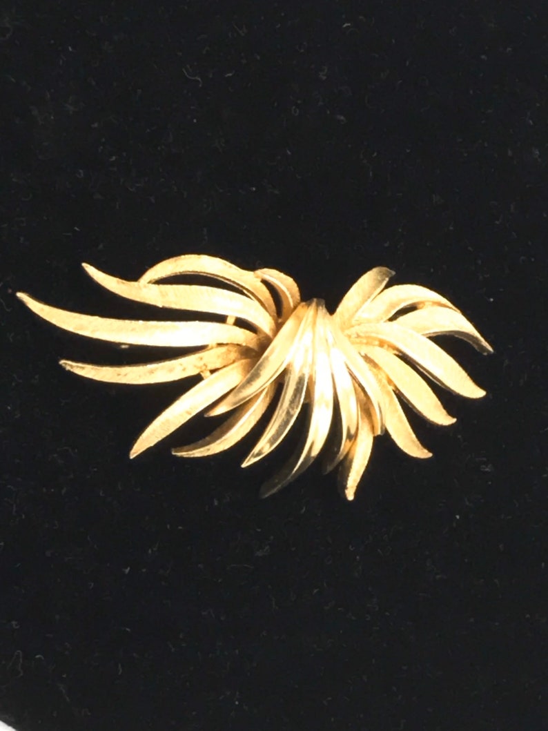 Vintage gold tone brooch by Coro image 4