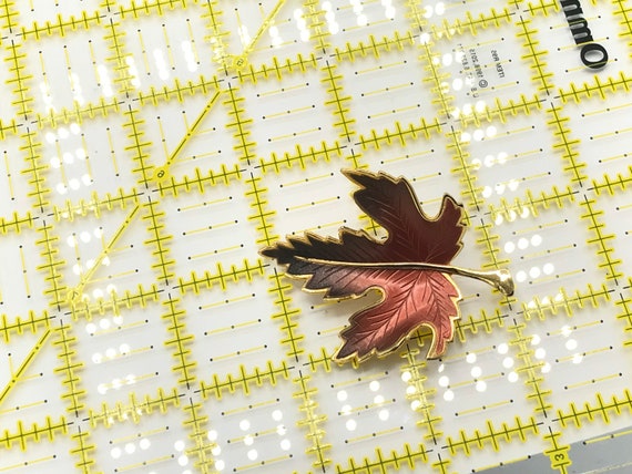Broche Vintage émaillée En Forme De Feuille, Couleur Dorée - Occasion, Bijou Ancien