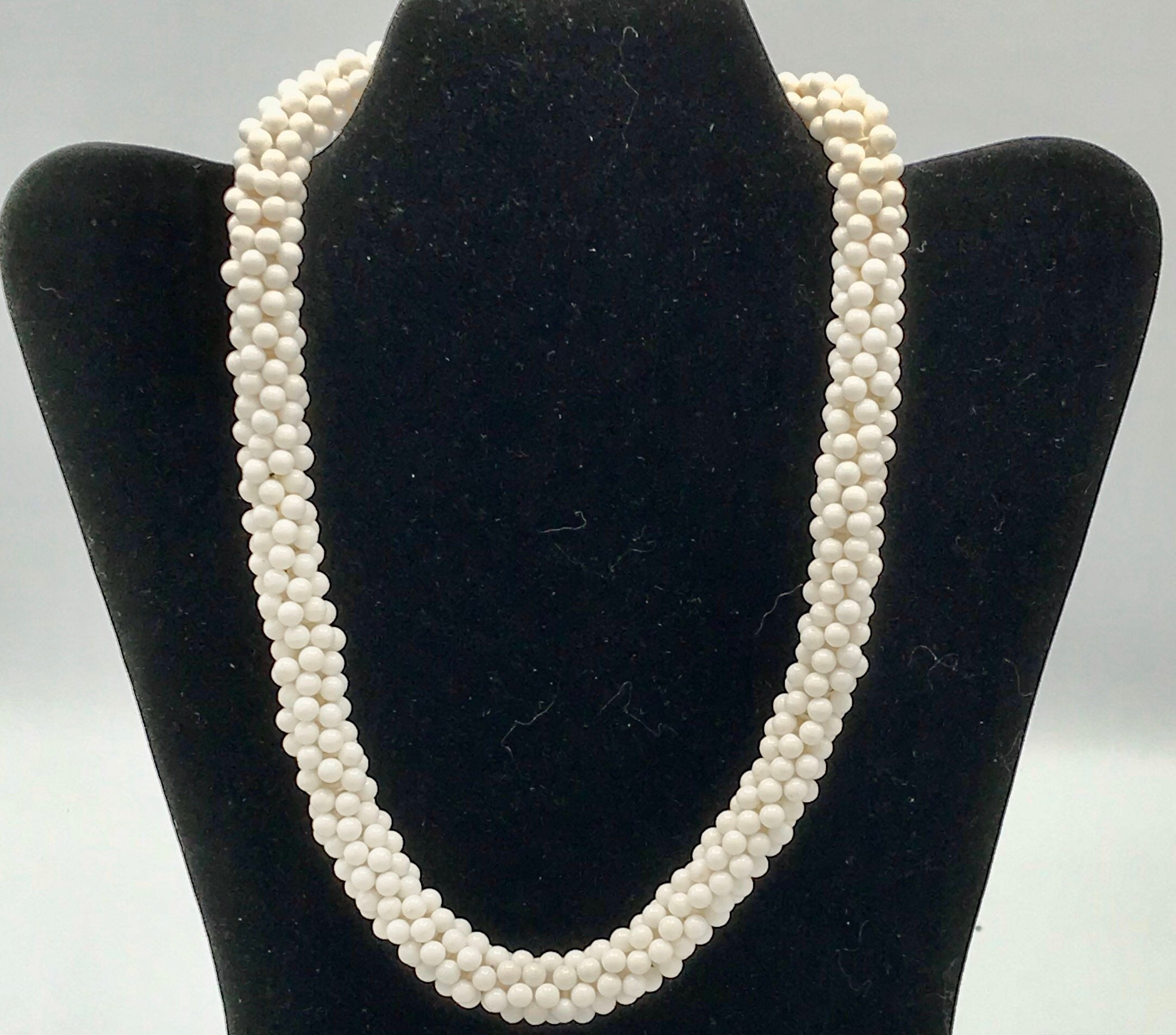Collier Vintage Avec Perle Blanche Nacrée Et Large Pampille - Occasion, Bijou élégant Et Romantique