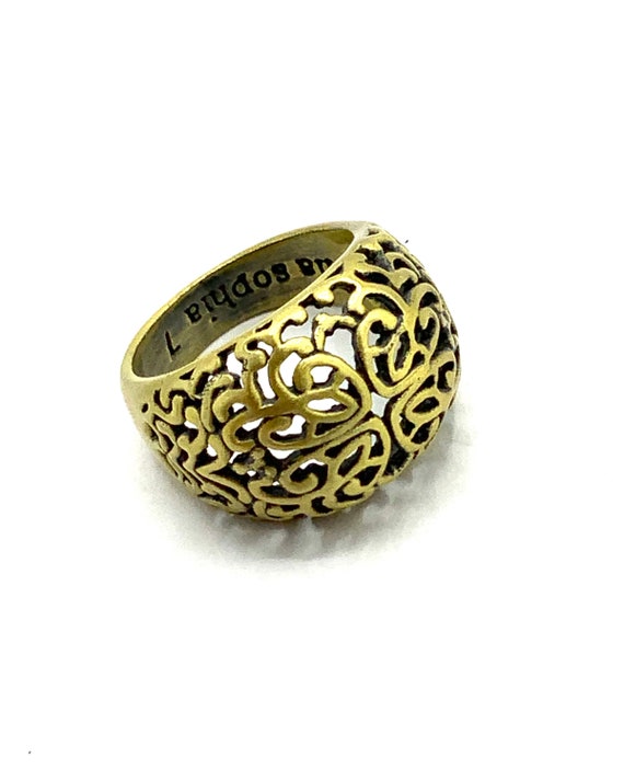 Gorgeous collectible carved gold/ brass tone ring 