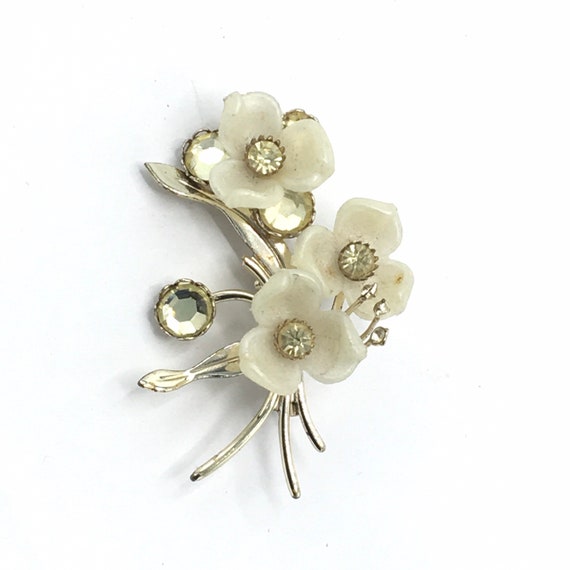 Vintage white flower brooch with rhinestone. - image 10