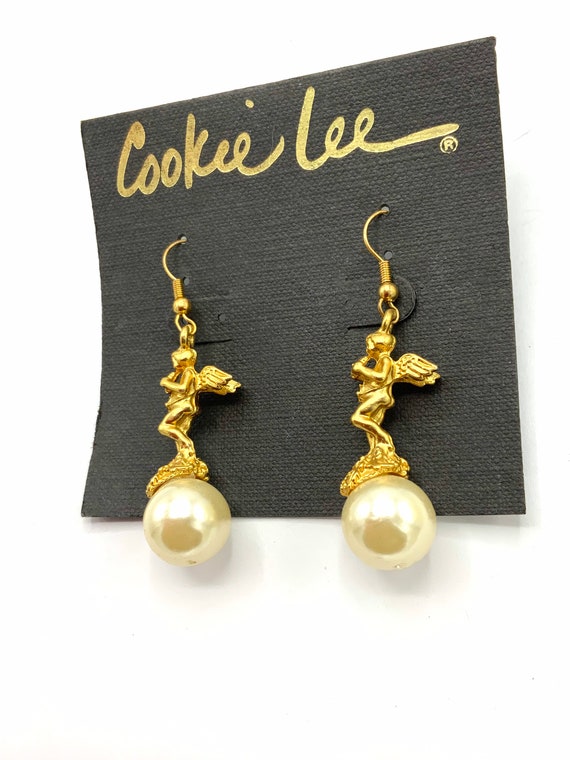 Gorgeous collectible pearl with gold tone Angel, … - image 2