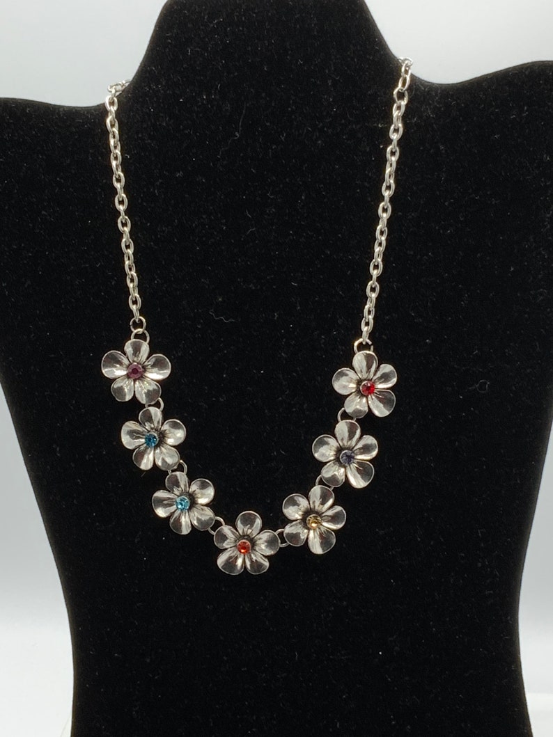 Gorgeous silver tone necklace with roses and rhinestone. image 8