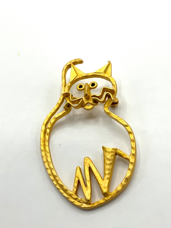 Gorgeous collectible Cat old gold tone  brooch by… - image 4