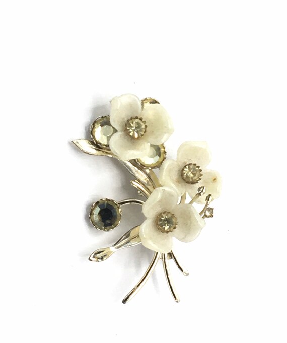 Vintage white flower brooch with rhinestone. - image 9