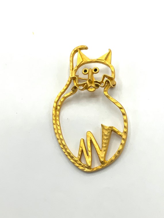 Gorgeous collectible Cat old gold tone  brooch by… - image 5