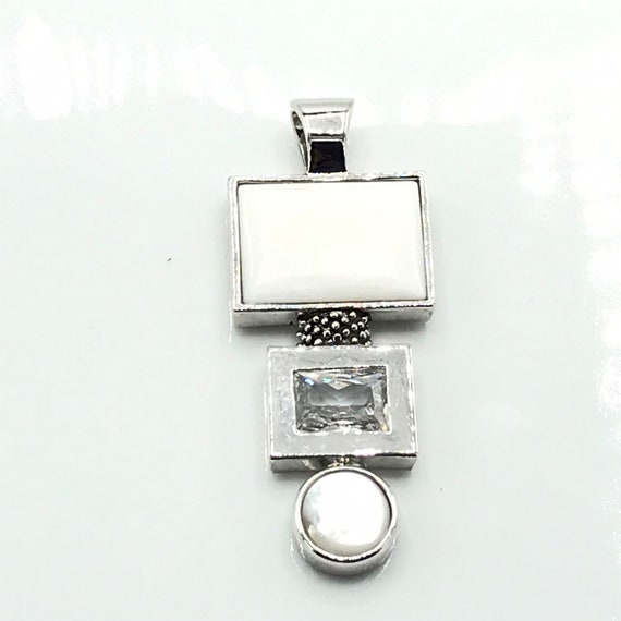 Gorgeous creamy and silver tone pendant, crystal,… - image 7