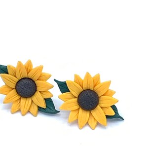 Vintage,Yellow Daysi earrings, plastic, summer
