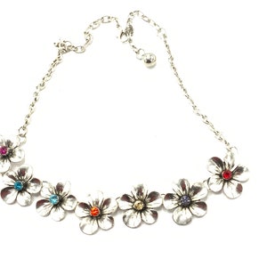 Gorgeous silver tone necklace with roses and rhinestone. image 3