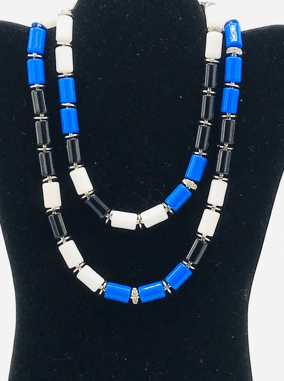 Vintage acrylic beads blue, white and black neckla