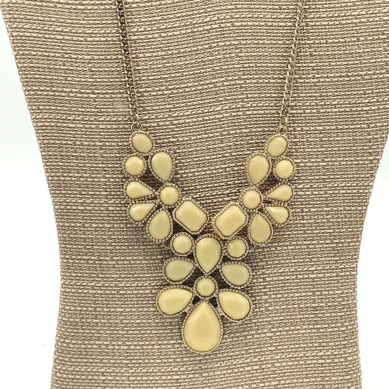 acrylic. Vintage creamy statement necklace