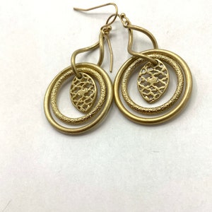 Gorgeous collectible and vintage old gold tone earrings by Lia Sophia, hoop, carved, round. image 6