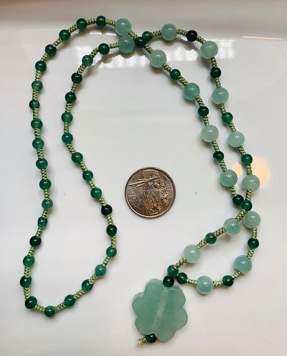 Vintage Jade necklace, beads with flower  shape p… - image 6